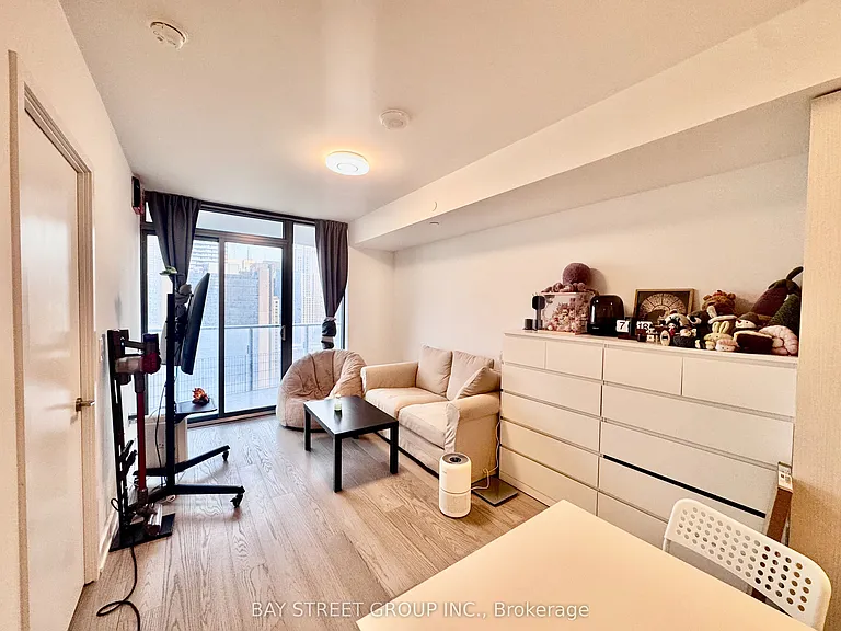11 Wellesley St W #2103 — Photo 9