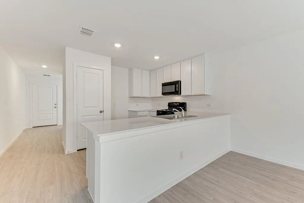 Building Photo - 4017 Equestrian Dr