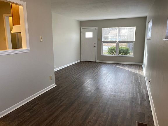 3rd image of 6576 Newbridge Dr