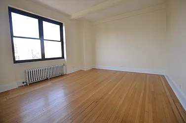 Rented by Manhattan Realty Group