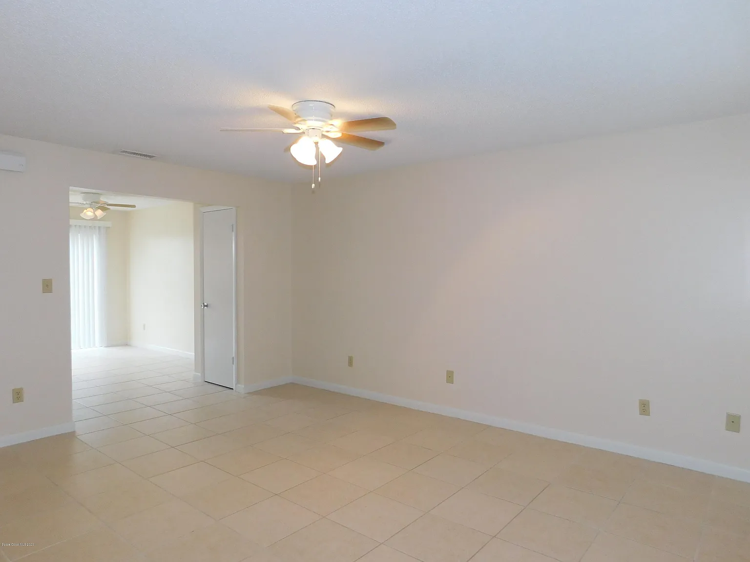 2 bed, 1.5 bath, 992 sqft, $1,800 — Photo 2