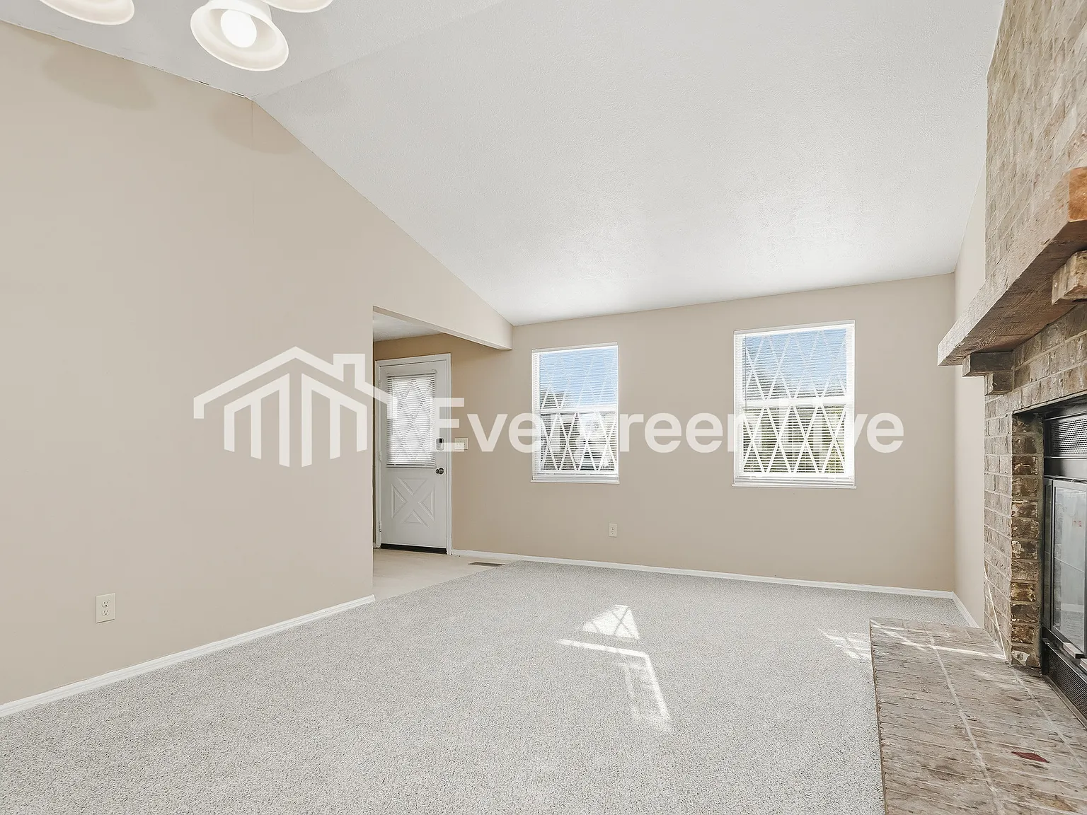 3 bed, 2.5 bath, 1678 sqft, $1,745 — Photo 4