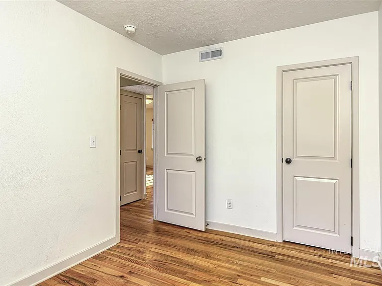 420 W Village Ln — Photo 14