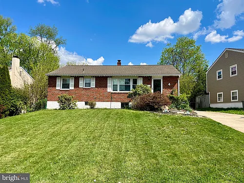 4 Albertson Blvd Photo 1