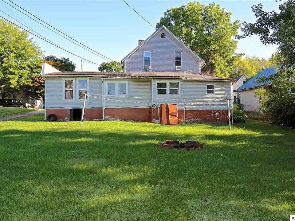 2nd image of 108 E Burgess St