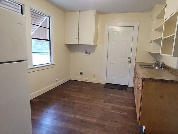 5th image of 1540 Clover St