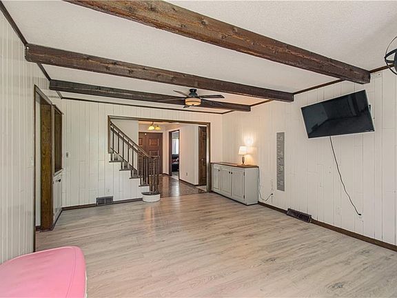 3rd image of 204 Benjamin Dr