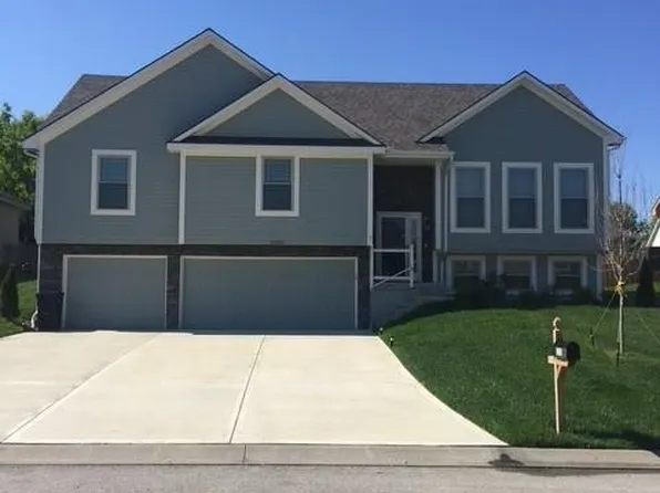 3808 SW McDanial Ave, Blue Springs, MO 64015