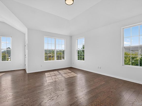 4th image of 49503 Lantern Way