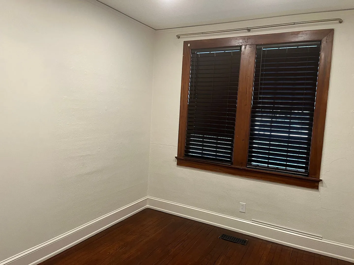 Available Now Only: Prime Downtown Auburn Location! — Photo 4