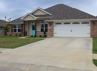 413 Hyde Park Dr, Chandler, TX 75758