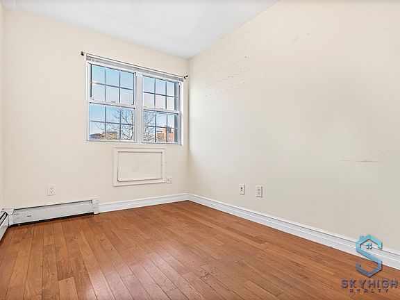 4th image of 25-52 33rd St #Penthouse