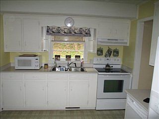 3rd image of 214 Lipton Ln