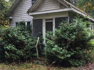 1 Falls Rd, Falmouth, ME 04105