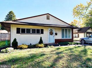 2 Meadow Ln, Newark, DE 19713