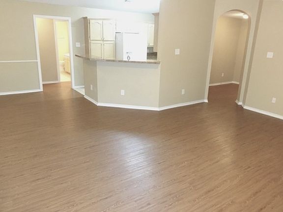 3rd image of 2306 Park Row Dr