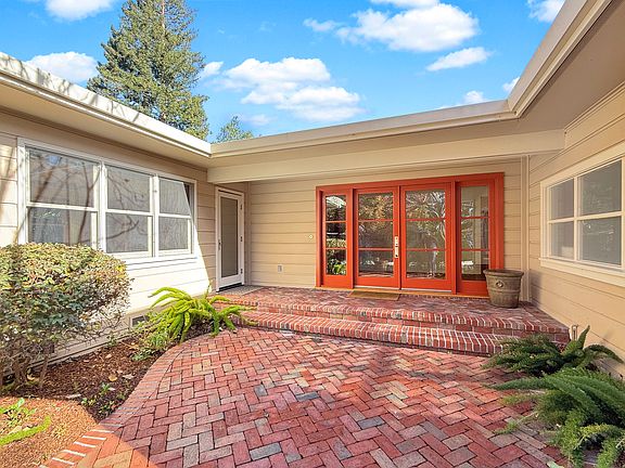 4th image of 335 Claremont Way