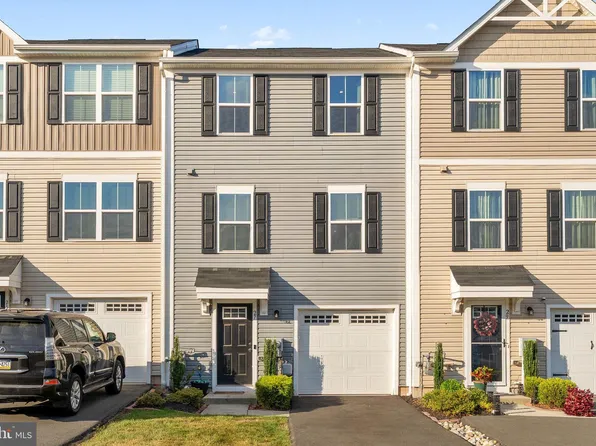 27 Foxwood Dr, Gilbertsville, PA 19525