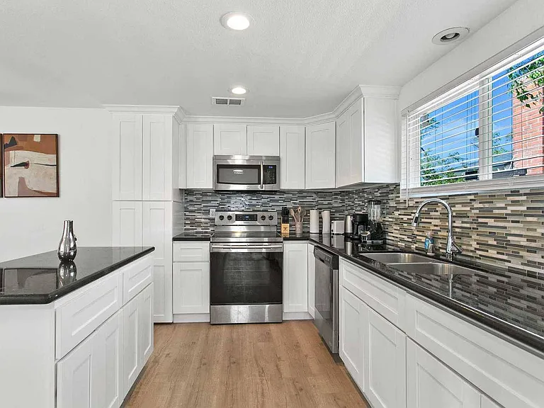 1424 Winn Dr W — Photo 10