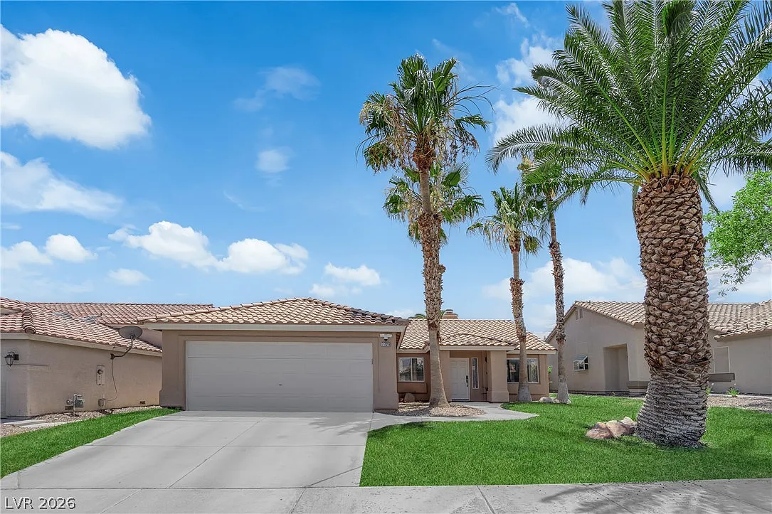 3 bed, 2.0 bath, 1668 sqft, $2,200 — Photo 1