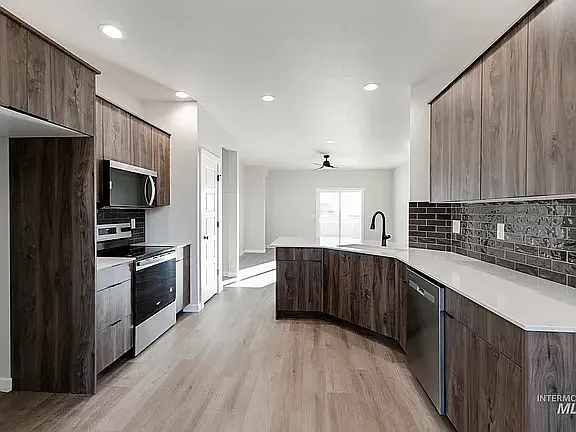 3 bed, 1445 sqft, $2,495 — Photo 2