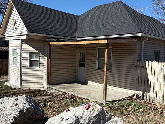 3rd image of 805 Mason Ave