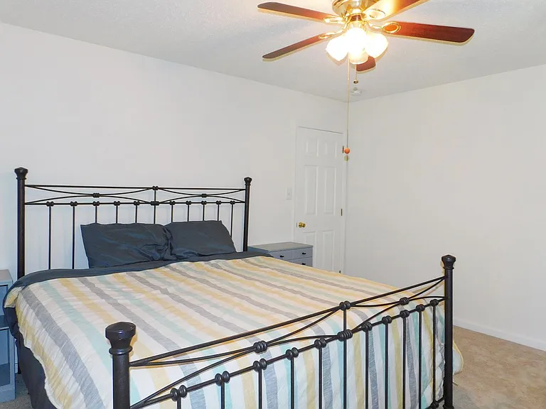 102 Powhatan Ct — Photo 39
