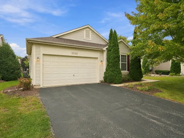 21240 Windsor Lake Ln, Crest Hill, IL 60403