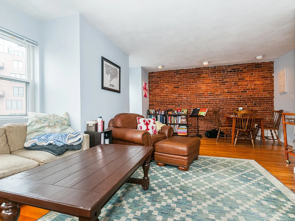 Building Photo - 532 Tremont St #3