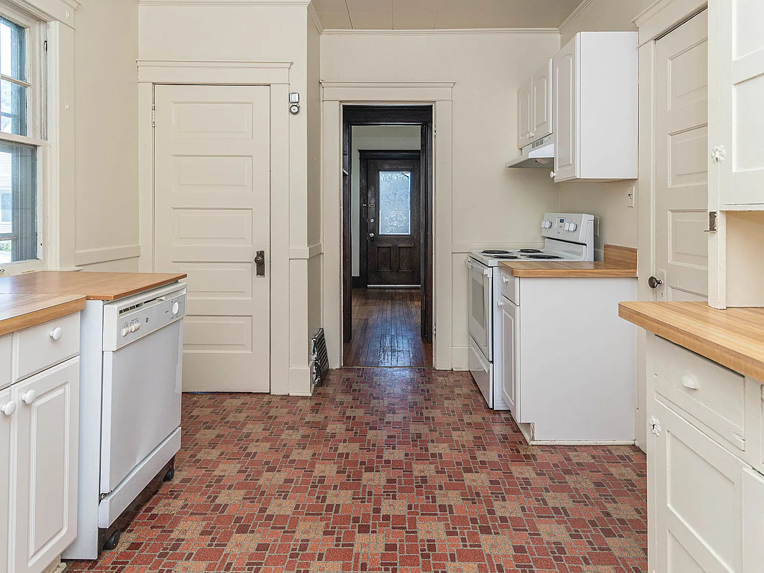 124 Adams - 1 — Photo 4