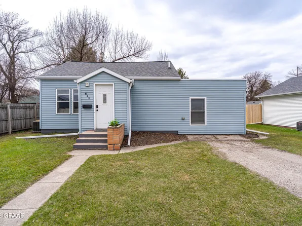 615 5th Ave NE, East Grand Forks, MN 56721