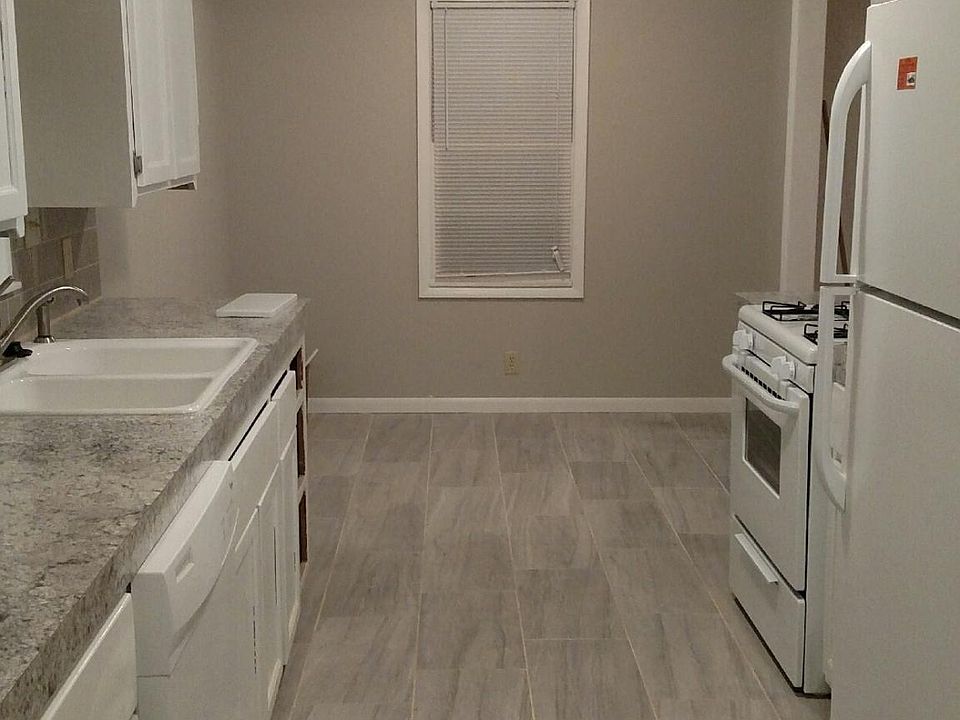 2nd image of 1009 N Baltimore Ave