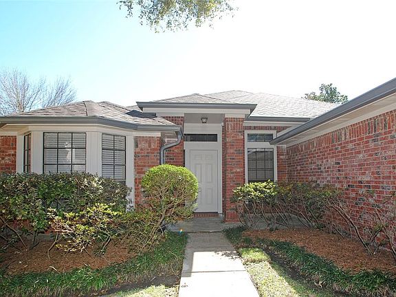 3rd image of 215 Rolling Plains Dr