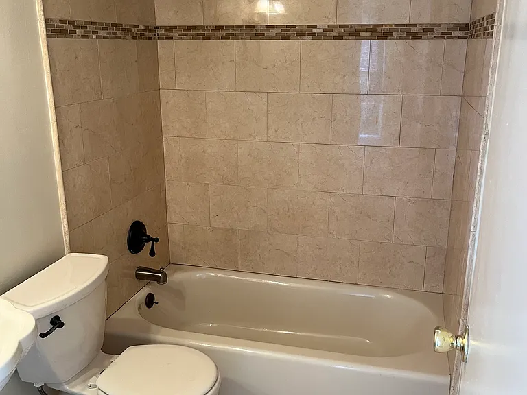 1706 Green St #2R — Photo 21