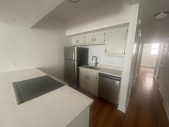 3rd image of 115 Park Pl APT 2