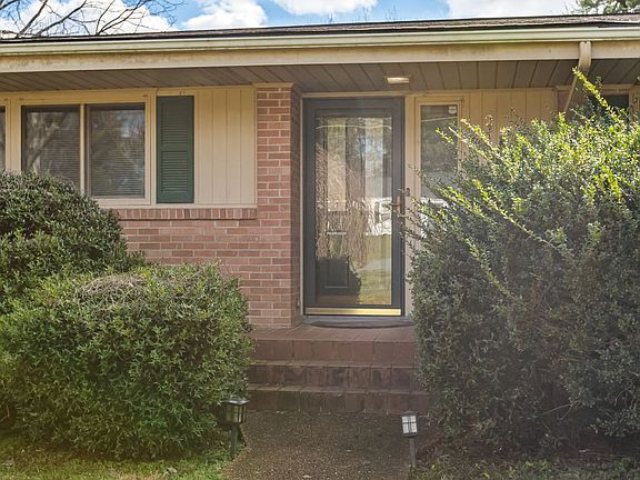 2nd image of 212 Pineview St