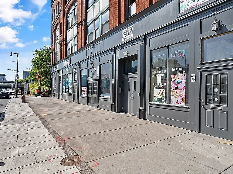 315 N Salina St — Photo 4