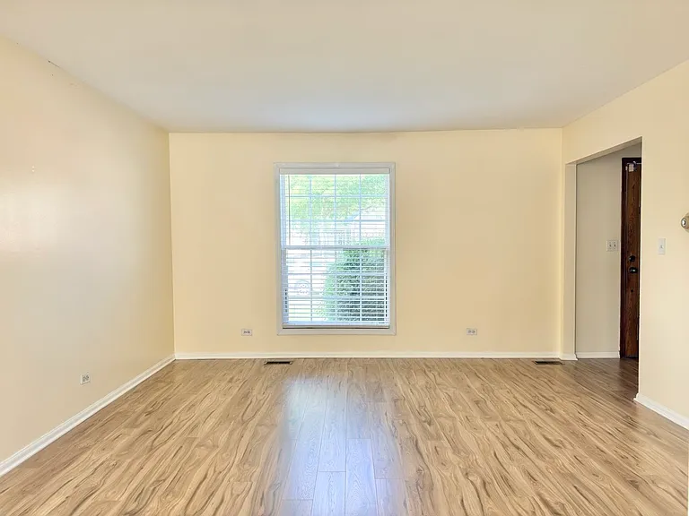1464 Farrington Ln — Photo 2