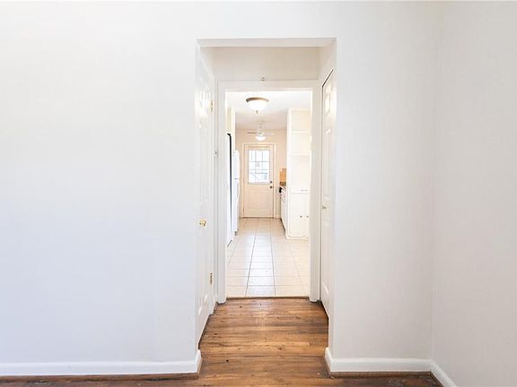 5th image of 5030 N Hall St #5030B