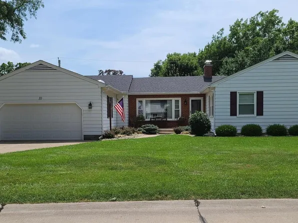 10 Hawthorne Rd, Rock Island, IL 61201