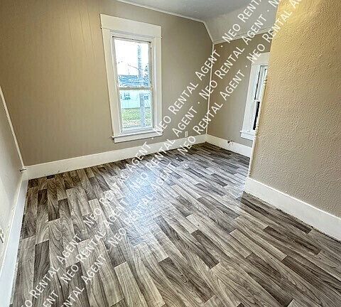 4th image of 934 W 14th St