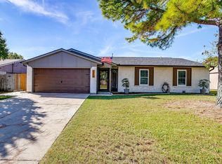 529 Parkview Dr, Burleson, TX 76028