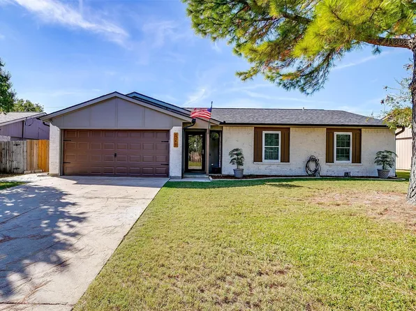 529 Parkview Dr, Burleson, TX 76028