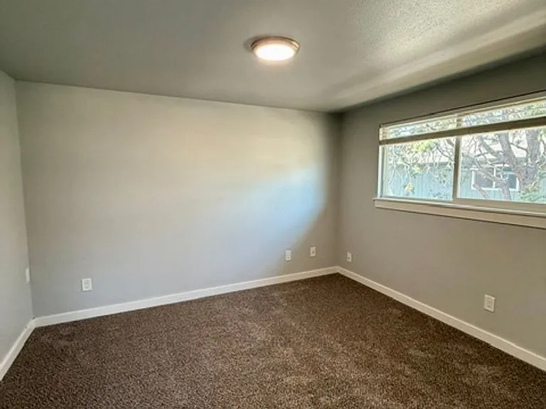 694 SE Centennial St — Photo 14
