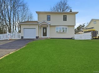 10 Curlin Lane, Saint James, NY