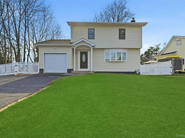 10 Curlin Lane, Saint James, NY 11780