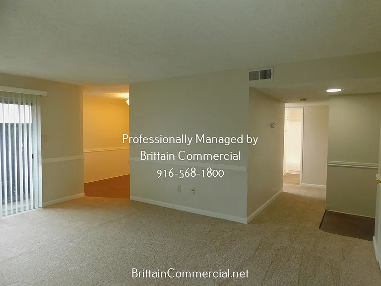 2818 O St #15 — Photo 4