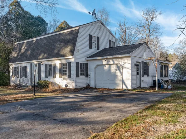32 Queens Way, Wells, ME 04090