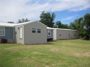 810 Foster St, Hammon, OK 73650