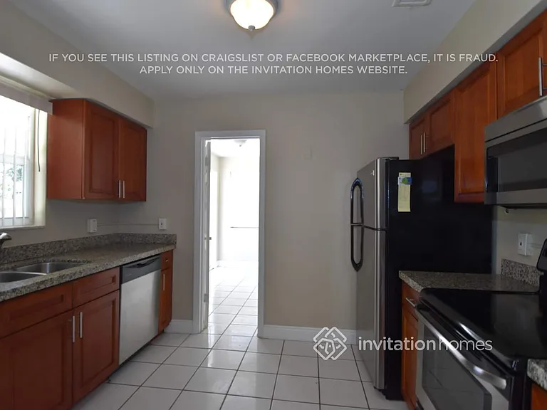 10980 SW 176th St — Photo 6
